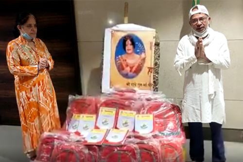 श्री राधे मां चैरिटेबल सोसाइटी द्वारा बॉलीवुड से जुडे छात्रों के लिए स्कूल बैग एवं किताबें